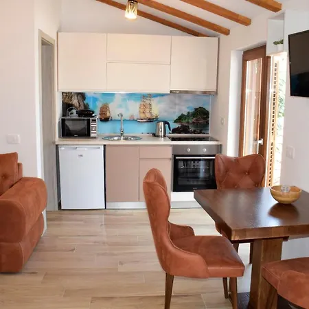 Ela Apartment *