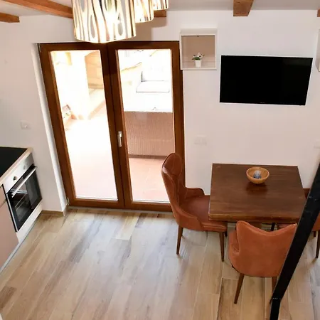 Apartment Ela *